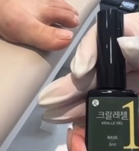 KRALLE Gel Base Coat 6ml, Uso Profesional en Salón, Esmalte de Uñas en Gel Curado con UV, Libre de TPO y HEMA, Corrección de Uñas Encarnadas para el Cuidado de las Uñas - Product Image 1