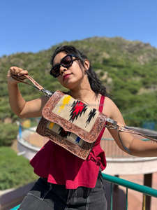 Nouveau sac à bandoulière en cuir usiné aztèque occidental moderne sac à main en cuir matelassé marron vintage avec un design aztèque unique - Product Image 2