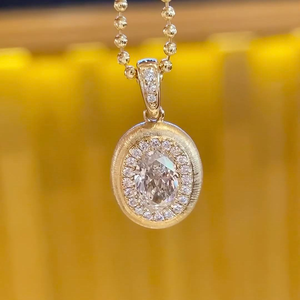 Collier pendentif en diamant de laboratoire brossé taille ovale Amber Jewels, plaqué or 18 carats, bijoux de luxe avec certification IGI pour femme - Product Image 1