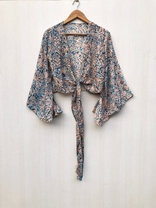 Blusa de Sari con Cinturón y Borlas, Hecha a Mano, de Seda, con Estampado Floral, Casual, para Mujer, con Mangas Campana y Cuello Camisero (Ecológica y Transpirable) - Product Image 6