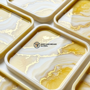 Plateau Minimaliste en Marbre Jaune – Plateau Carré Décoratif et de Service en Résine Faite à la Main - Product Image 5