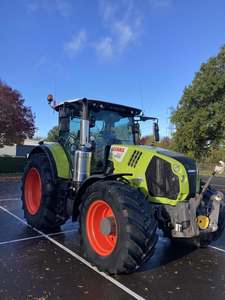Tracteur agricole Claas 4x4 haute puissance avec moteur diesel, cabine et équipement de terrain robuste - Product Image 3