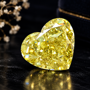Diamant de laboratoire jaune intense taille cœur, coupe 3EX, 9,52 carats, VS2, certifié IGI - Product Image 1
