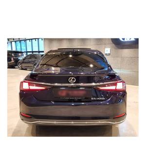 Lexus ES Executive 2024 con Volante a la Izquierda, Asientos de Cuero, Cámara Trasera, Solo 15,950 km, 12 Meses de Garantía - Product Image 2