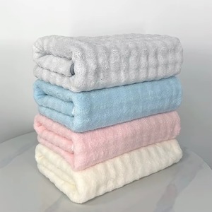 Serviettes de Visage Premium en Gros – Coton Épais, Texture Douce, Séchage Rapide, Personnalisation OEM, Commandes en Gros, Polaire Corail Douce - Product Image 4