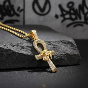 Collar con Colgante de Diamantes Estilo Hip Hop, Diseño de Cruz y Llave con Incrustaciones de Diamantes, Joyería de Lujo para Hombre, Cadena Cubana, Estilo Urbano - Product Image 1