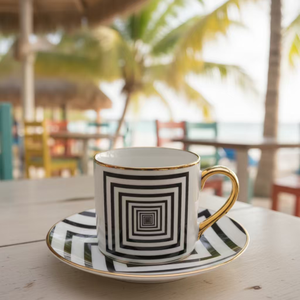 Ensemble tasse et soucoupe à café ou thé en céramique, design créatif, motif géométrique, avec anse et bordure dorées - Product Image 4