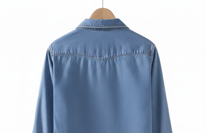Chemise en jean à manches longues pour homme, col rabattu, boutonnée, avec deux poches poitrine, bleu uni - Product Image 4