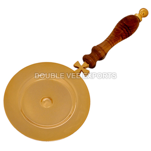 Pátina de latón con cruz y mango de madera |   Plato de Comunión con Asa – DOUBLE VEE EXPORTS - Product Image 2