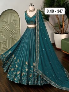 Conjunto de Lehenga Choli de Seda Verde Pavo Real al por Mayor con Líneas Verticales de Papel de Aluminio Plateado y Bordado Floral, Daman Dupatta Prayosha Enterpr - Product Image 3