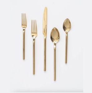 Juego de Cubiertos de Estilo Moderno, Acabado Dorado Espejo, Juego de Cubiertos Planos de Mango Largo y Delgado, Juego de 5 Piezas de Cuchillo, Tenedor y Cuchara - Product Image 1