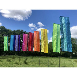 Banderas verticales coloridas con varios patrones y diseños para exhibición en exteriores - Product Image 6