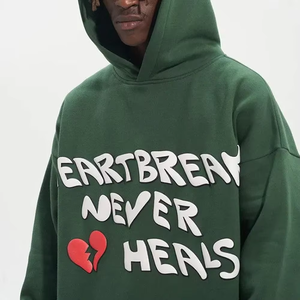 Sweat à capuche vert pour homme avec imprimé en relief « Heartbreak Never Heals Broken Heart » - Product Image 4