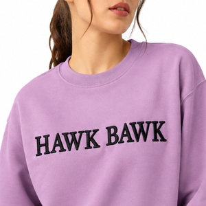 Sweat-shirt personnalisé pour femme, col classique, vêtement pour un style quotidien contemporain, design simple sur le devant pour des tenues décontractées faciles. - Product Image 4
