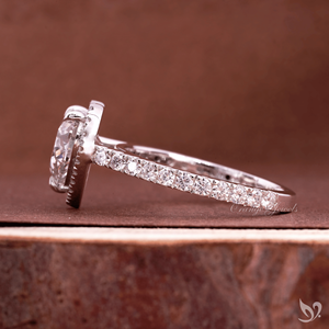 Anillo de Diamantes con Halo en Forma de Corazón de 2 Quilates, Piedra Central Cultivada en Laboratorio, Banda Pavé Brillante, Oro Blanco - Product Image 3