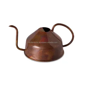 Arrosoir en métal artisanal finition antique pour plantes, design moderne et minimaliste, pour l'entretien des plantes d'intérieur, Zahid Exports - Product Image 1