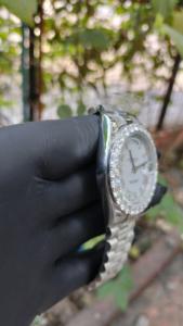 Montre automatique mécanique en acier inoxydable édition limitée avec lunette sertie de diamants et de moissanite, index des heures en chiffres romains, style moderne vintage - Product Image 2