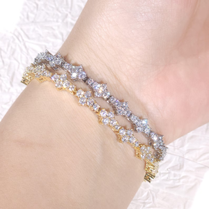 Pulsera de tenis con incrustaciones de diamantes, estilo oro y plata, joyería de lujo, elegante accesorio de moda para mujer para fiestas y bodas - Product Image 3