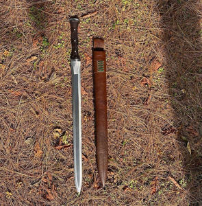 Espada de Acero al Carbono Hecha a Mano con Mango de Madera |   Pieza de exhibición de coleccionista forjada a mano, resistente y ligera |   Hecho en Pakistán - Product Image 3