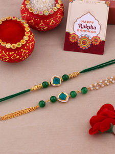 Rakhi Tradicional de Perlas Verdes con Cadena Dorada para Bhabhi, Joyería Hecha a Mano con Hilo Ajustable, Regalo para Hermanos en Raksha Bandhan - Product Image 5
