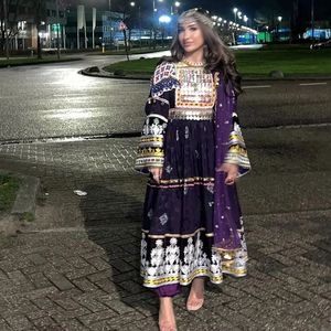Robes Afghanes pour Femmes à Prix de Gros – Robe Longue Col Montant Manches Longues Coupe Évasée Style Kuchi pour Fêtes et Mariages – Culture Pashtun pour Adultes - Product Image 3