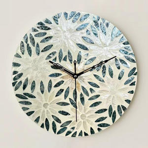Horloge murale en mosaïque de nacre de qualité supérieure, faite à la main, à prix avantageux, incrustations de coquillages. - Product Image 3