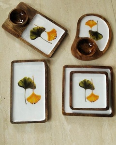 Ensemble de plateaux de service élégants en bois inspirés de la feuille de Ginkgo Décor de cuisine Cadeau de pendaison de crémaillère Inspiré de la nature - Product Image 1