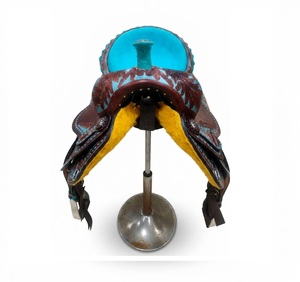 Selle de barrel racing western avec des accents en daim turquoise vif et des motifs floraux complexes. Disponible en 15 pouces. - Product Image 5
