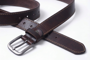 Cinturón de Cuero Marrón Oscuro con Costuras en Contraste, Hebilla Metálica, Estilo Casual para Mezclilla, Longitud Ajustable, Unisex, Atemporal - Product Image 3