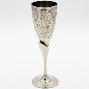 Juego de Copas de Champán de Lujo Plateadas en Plata Alemana, Hechas a Mano con Grabado Floral, Copas de Vino Metálicas para Bodas y Banquetes a Bajo Precio - Product Image 1