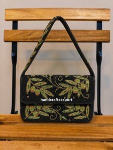 Sac à main brodé botanique pour femmes |   Sac à main artisanal noir perlé |   Sac à bandoulière vintage tendance |   Sac de soirée personnalisé par un créateur - Product Image 1