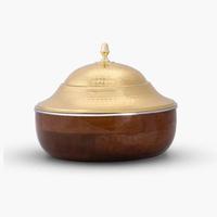 Casserole en bois classique de luxe avec calligraphie arabe, texture écailles dorées, couvercle en dôme cannelé, extérieur antiadhésif, compatible gaz et induction