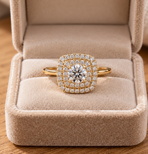 Anillo de compromiso para mujer de oro macizo de 10k, 14k, 18k con diamante cultivado en laboratorio de 0.50ct de corte brillante redondo y halo doble con piedras laterales - Product Image 1