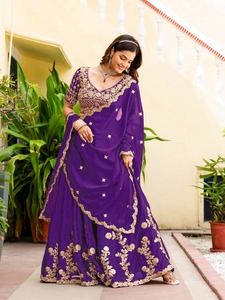 Ensemble Lehenga Choli violet brodé or, tenue indienne pakistanaise longue pour femme, idéal pour mariage et soirée - Product Image 2