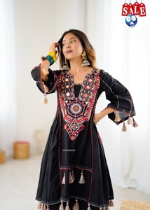 <b>Women</b> Ethnic Cotton <b>Kurta</b> Set With Embroidery Tassels Embroidery, Sequins & Real Mirror Work Casual Wear India Pakistan Style - Product Image 4