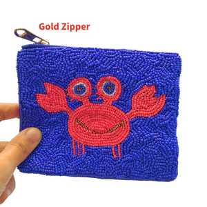 Porte-monnaie rectangulaire artisanal en coton brodé, motif crabe perlé bleu, avec fermeture éclair, objet d'art et de collection - Product Image 2