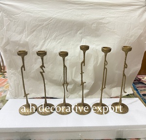Candelabros de Metal Texturizado de Estilo Nórdico, Hechos a Mano, con Forma Orgánica, Acabado Dorado Vintage, Portavelas Cónicos - Product Image 5