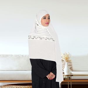 Hijab Elegante de Georgette Liso, Transpirable y Ligero, con Detalles de Encaje de Red Russell y Adornos de Cristales, Estilo Modesto - Product Image 2