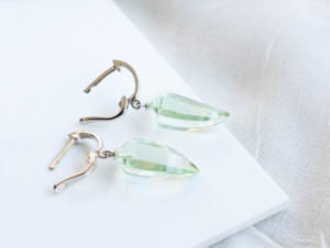 Pendientes Elegantes de Plata de Ley 925 con Amatista Verde Natural Corte Espada, Brillo Radiante - Product Image 3