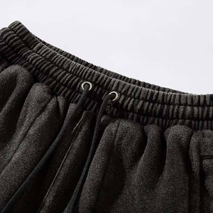 Shorts Bermuda en coton noir uni pour homme avec cordon de serrage à la taille et poches, style décontracté, taille mi-haute, tissu respirant - Product Image 4