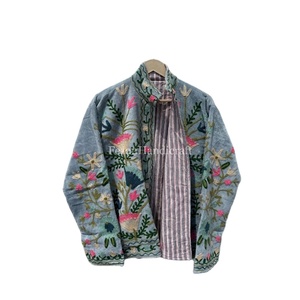 Chaqueta Suzani de Terciopelo Gris, Bordado Uzbeko, Chaqueta Corta Unisex con Forro Interior de Algodón, Chaqueta Boho Chic, Regalos para Mujer - Product Image 1