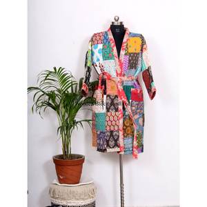 Kimono de algodón para mujer, estilo patchwork, con diseño floral estampado a mano, diseñado para un descanso cómodo, para estar en casa y para uso diario. - Product Image 1