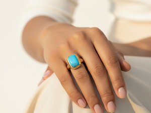 Anillo de Turquesa con Corte Cojín |   Joyería Bohemia de Latón Chapado en Oro de 18K - Product Image 2