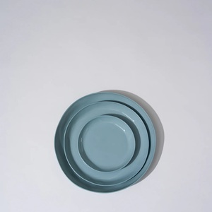 Assiette à dîner en céramique turquoise avec glaçure givrée, finition dégradée rayonnante, bord arrondi lisse, choix durable pour des tables élégantes - Product Image 4
