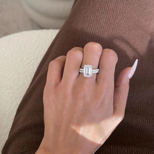 Bague de fiançailles et de mariage en or jaune 14 carats avec diamant de laboratoire taille émeraude de 5,50 carats, cadeau de fête, bijoux - Product Image 4