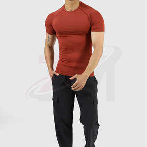 Camiseta de compresión para entrenamiento de hombres, ropa deportiva elástica para gimnasio, correr y sesiones de entrenamiento, ropa deportiva activa para hombres, camiseta de compresión. - Product Image 2