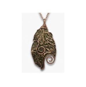 Bijoux fantaisie faits main 2026 pour femmes, pendentif initial chic finition brillante, cadeau de Noël, style Canada et France - Product Image 1