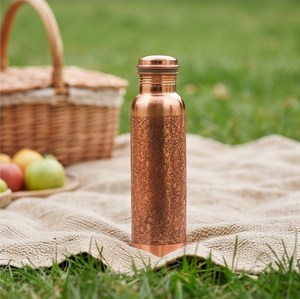 Botella de Agua de Cobre con Patrón Floral Grabado con Láser, Tapa de Rosca, Frasco Metálico para Senderismo y Camping - Product Image 6