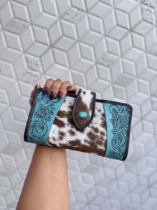 Designer Hair On Hide <b>Leather</b> Clutch Carving <b>Tooled</b> <b>Leather</b> Wallet Vintage Turquoise Colour <b>Leather</b> Credit Cards Cash Holder - Product Image 3