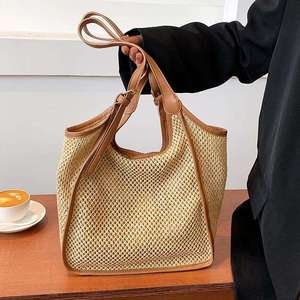 Aprovecha el día con absoluta confianza con este llamativo bolso de hilo natural, diseñado con una forma vertical y un asa elegante. - Product Image 3